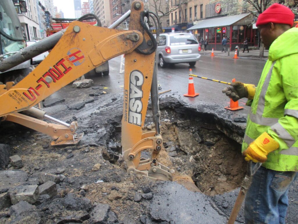 Leaking Water Main Replaced on 2 Ave Manhattan