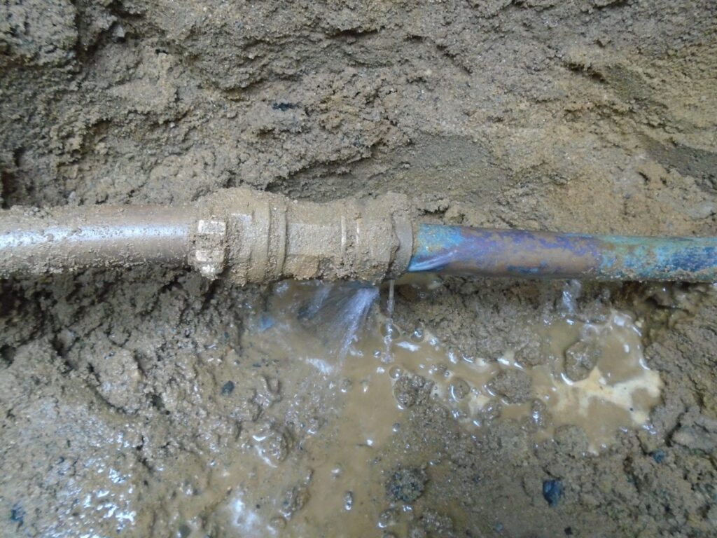 Water Line Break Leaks into Sewer Pit and Repaired Quickly