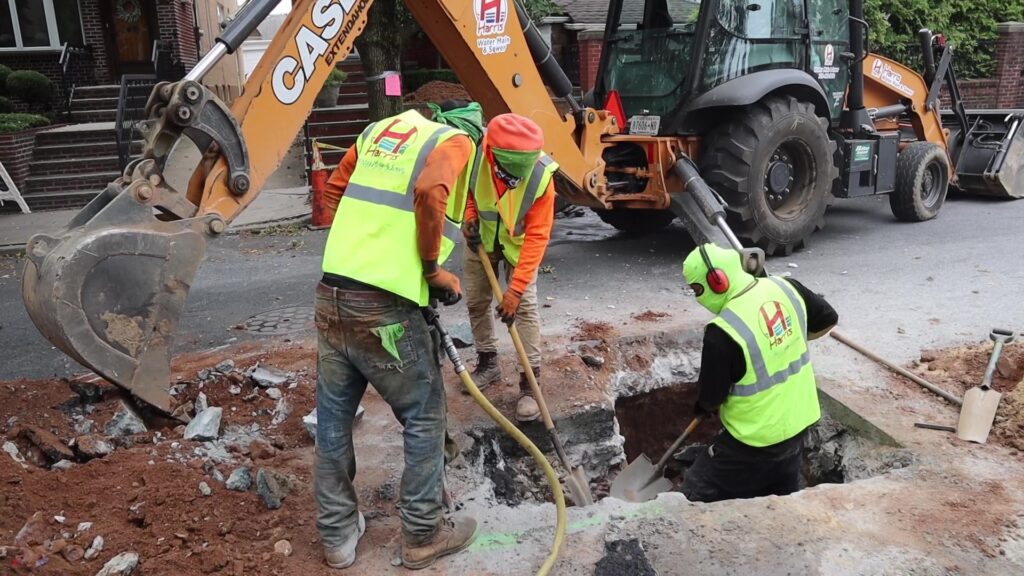 Harris Water Main & Sewer Contractors Inc providing 24/7 emergency sewer service Manhattan, NY